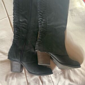 Fergalicious by Fergie boots 7.5 perfect condition.